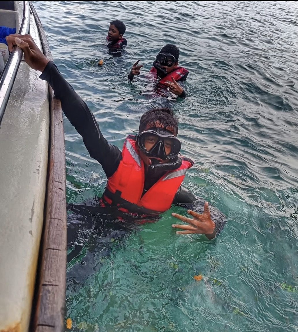 Speedboat departing from Langkawi jetty for a snorkeling Langkawi tour